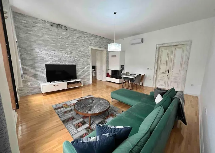 Historic Apartment In Center