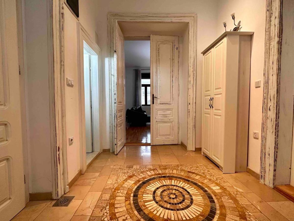 Apartment Historic In Center