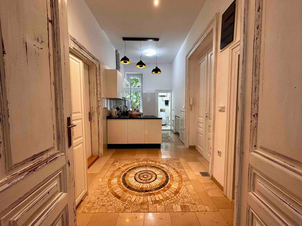 Historic In Center Apartment *
