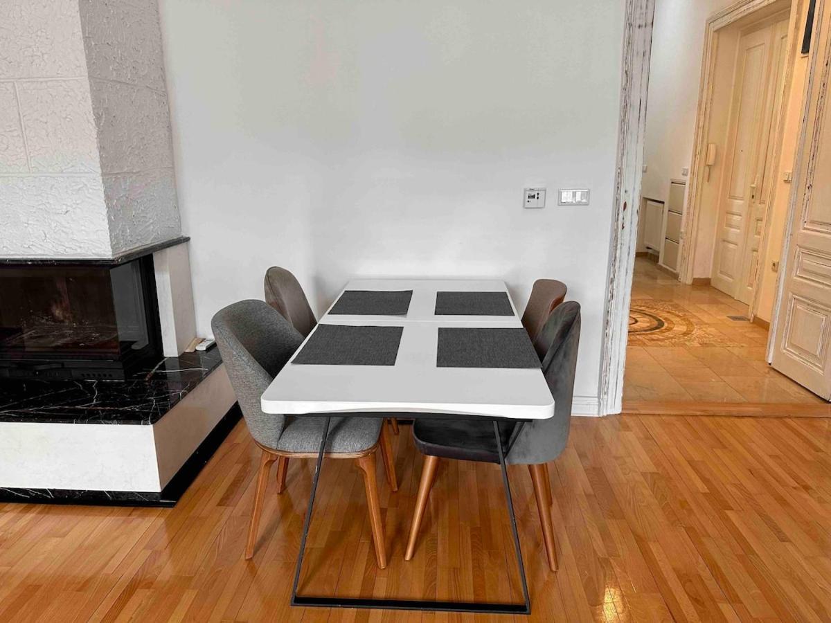 Historic In Center Apartment